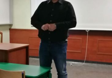 Szkoła do hymnu